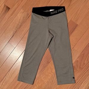 NIKE Pro Women’s Capri Leggings